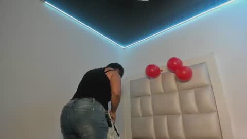 lola_js online show from 06/30/26, 12:17