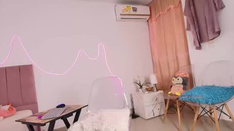 Snapshot of lola_lustrum chatting on 04/26/26, 01:31 lola_lustrum online show from 04/26/26, 01:31
