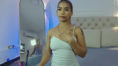 lola red online show from 10/27/25, 07:18