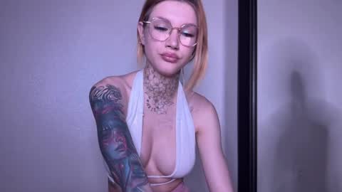 Snapshot of lola_sunnie chatting on 05/03/26, 07:31 Adelia online show from 05/03/26, 07:31