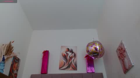 Snapshot of lola_wish chatting on 10/15/25, 04:12 lola_wish online show from 10/15/25, 04:12