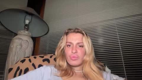 Snapshot of lolaa555 chatting on 06/09/26, 05:52 lolaa555 online show from 06/09/26, 05:52