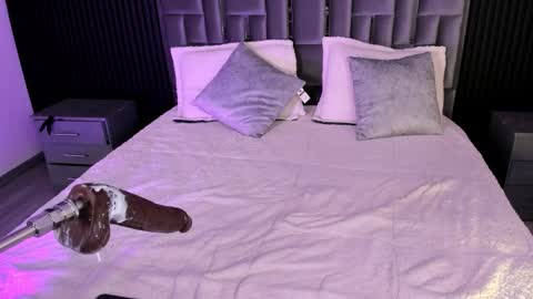 Lola Angel online show from 11/30/25, 08:29