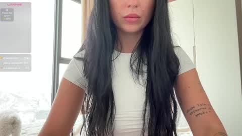 Snapshot of lolaap0pp chatting on 04/03/26, 04:43 Lola online show from 04/03/26, 04:43