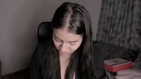 Snapshot of lolaasmith_21 chatting on 01/11/25, 10:40 lolaasmith_21 online show from 01/11/25, 10:40