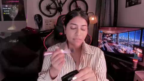 lolaasmith_21 online show from 01/13/26, 12:05