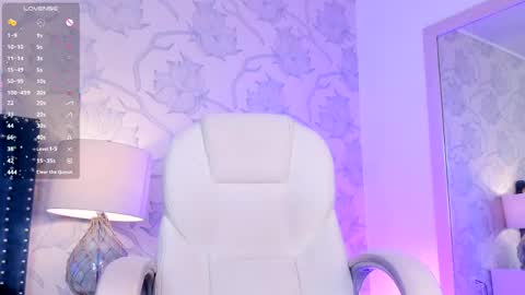 Snapshot of lolaberry_ chatting on 04/23/26, 04:24 Lola Berry online show from 04/23/26, 04:24