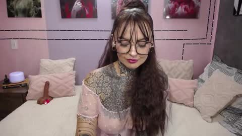 Snapshot of lolabrouse__ chatting on 05/28/26, 10:07 Lola online show from 05/28/26, 10:07