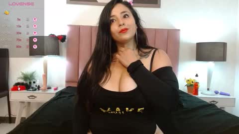 lolagolden1 online show from 10/16/25, 11:11