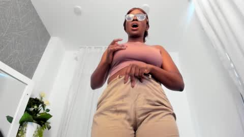 Snapshot of lolajenkiins chatting on 10/08/25, 02:04 lola online show from 10/08/25, 02:04