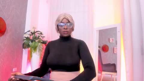 Snapshot of lolajenkiins chatting on 10/22/25, 04:24 lola online show from 10/22/25, 04:24