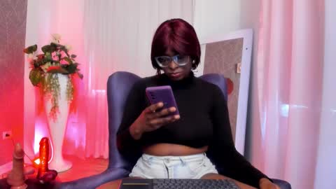 Snapshot of lolajenkiins chatting on 10/27/25, 12:53 lola online show from 10/27/25, 12:53