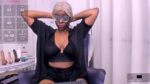 Snapshot of lolajenkiins chatting on 11/08/25, 11:54 lola online show from 11/08/25, 11:54