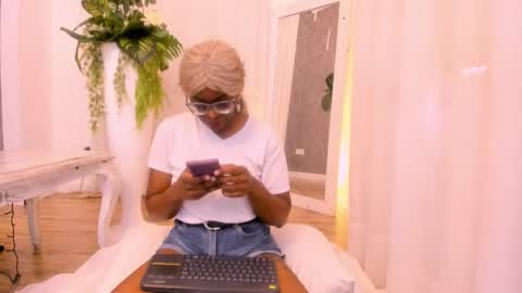 Snapshot of lolajenkiins chatting on 11/17/25, 12:55 lola online show from 11/17/25, 12:55