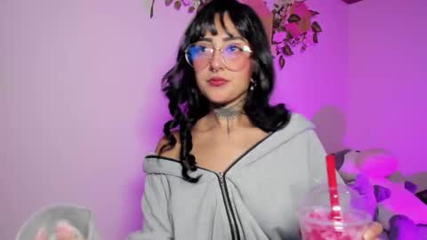 Snapshot of lolaleah_ chatting on 03/04/26, 06:19 Lola online show from 03/04/26, 06:19