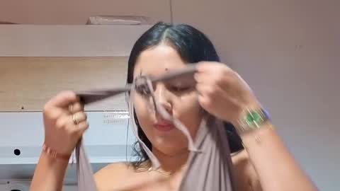 lolalola_12 online show from 11/06/25, 12:11