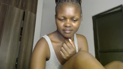 lolamia7 online show from 02/18/25, 06:15