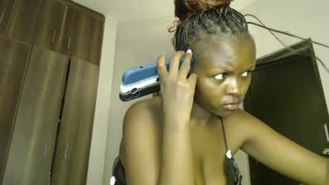 lolamia7 online show from 02/18/25, 03:43