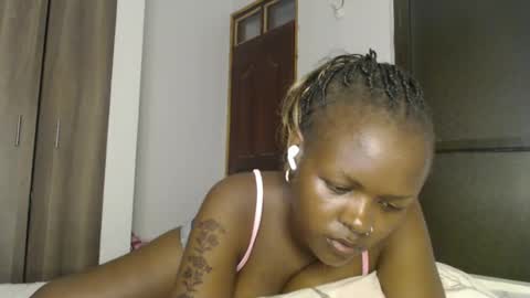 lolamia7 online show from 03/09/25, 12:20