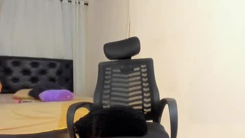 lolareyes1 online show from 09/30/25, 10:31