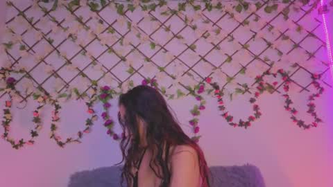  Lola  online show from 11/29/25, 10:46