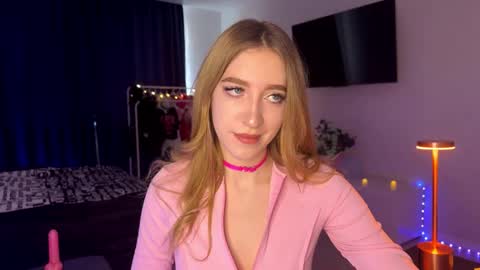 hi im Lola nice to meet you online show from 03/09/26, 08:40