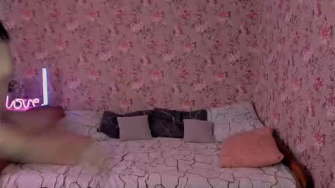 Snapshot of lolarozzie chatting on 02/07/26, 05:22 Lola Next stream January 6th at 0500am 30 minutes GMT online show from 02/07/26, 05:22