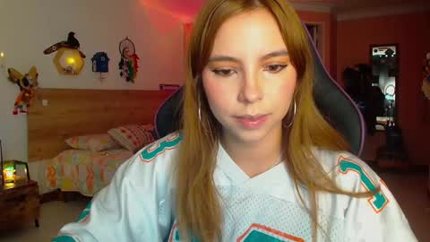 Snapshot of lolaverse chatting on 12/20/25, 08:05 Lola doll online show from 12/20/25, 08:05