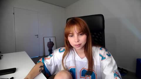 Snapshot of lolaverse chatting on 03/24/26, 01:05 Lola doll online show from 03/24/26, 01:05