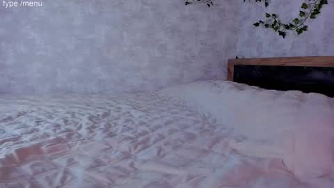 Mia online show from 12/18/25, 05:13