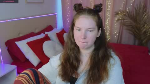 Snapshot of lolly_pump chatting on 09/11/25, 01:33 Mona online show from 09/11/25, 01:33