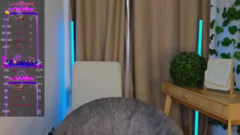 Snapshot of lolly_pump chatting on 09/17/25, 12:51 Mona online show from 09/17/25, 12:51