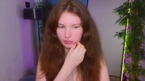 Snapshot of lolly_pump chatting on 09/19/25, 02:29 Mona online show from 09/19/25, 02:29