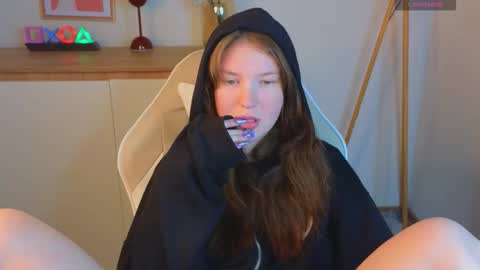 Snapshot of lolly_pump chatting on 09/25/25, 02:43 Mona online show from 09/25/25, 02:43