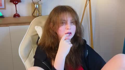 Snapshot of lolly_pump chatting on 10/16/25, 03:46 Mona online show from 10/16/25, 03:46