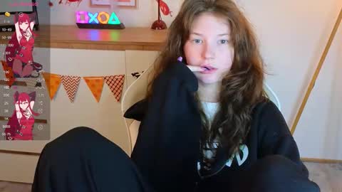 Snapshot of lolly_pump chatting on 11/08/25, 02:39 Mona online show from 11/08/25, 02:39