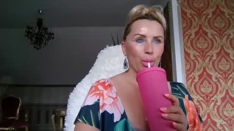 Roxy online show from 03/11/25, 12:39