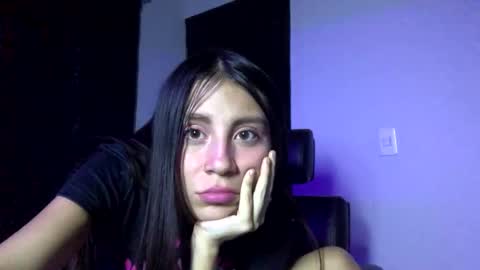 Snapshot of loly_pink_ chatting on 02/08/25, 06:01 Loly online show from 02/08/25, 06:01