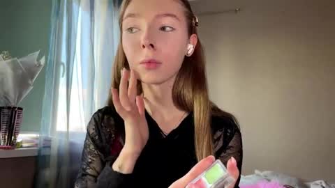 Snapshot of lomakamstra chatting on 03/21/26, 02:20 Lili online show from 03/21/26, 02:20