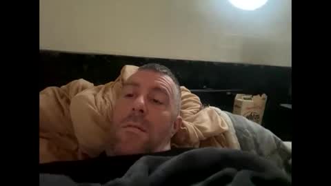 Snapshot of londonsbigbenxxx chatting on 12/17/25, 09:59 londonsbigbenxxx online show from 12/17/25, 09:59