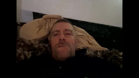 Snapshot of londonsbigbenxxx chatting on 12/18/25, 09:37 londonsbigbenxxx online show from 12/18/25, 09:37