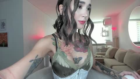 Snapshot of lonelly_lolly98 chatting on 01/21/25, 04:58 SABRINA online show from 01/21/25, 04:58