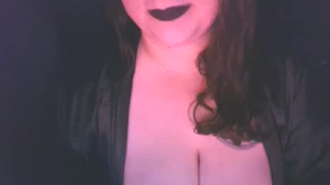 Snapshot of lonelyhousewifemilf chatting on 05/22/26, 10:32 lonelymilfy online show from 05/22/26, 10:32