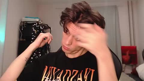 Snapshot of lonelysunset chatting on 09/23/25, 04:32 PVT AND MENU ACTIVE online show from 09/23/25, 04:32