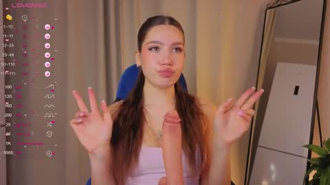 Shy EvaStreams are everyday 9 AM - 3 PM GMT 3  online show from 09/24/25, 07:44