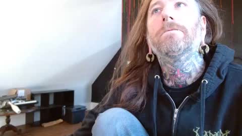 Snapshot of longhair021 chatting on 01/08/25, 06:31 longhair online show from 01/08/25, 06:31