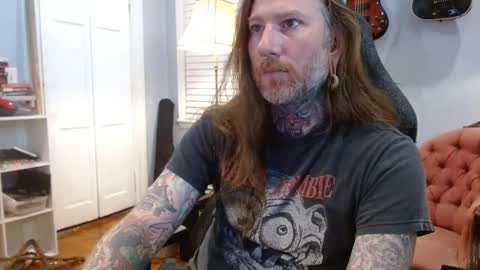 Snapshot of longhair021 chatting on 09/29/25, 06:02 longhair online show from 09/29/25, 06:02