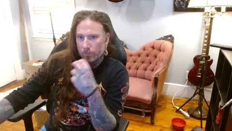 Snapshot of longhair021 chatting on 10/26/25, 10:58 longhair online show from 10/26/25, 10:58