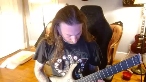 Snapshot of longhair021 chatting on 10/29/25, 12:46 longhair online show from 10/29/25, 12:46