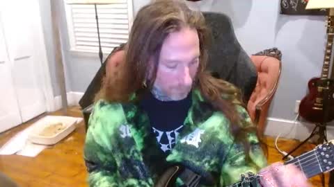 Snapshot of longhair021 chatting on 10/30/25, 11:05 longhair online show from 10/30/25, 11:05
